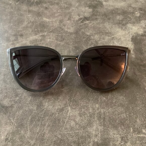 NIB - VERA WANG Cat Eye Sunglasses - Picture 6 of 12